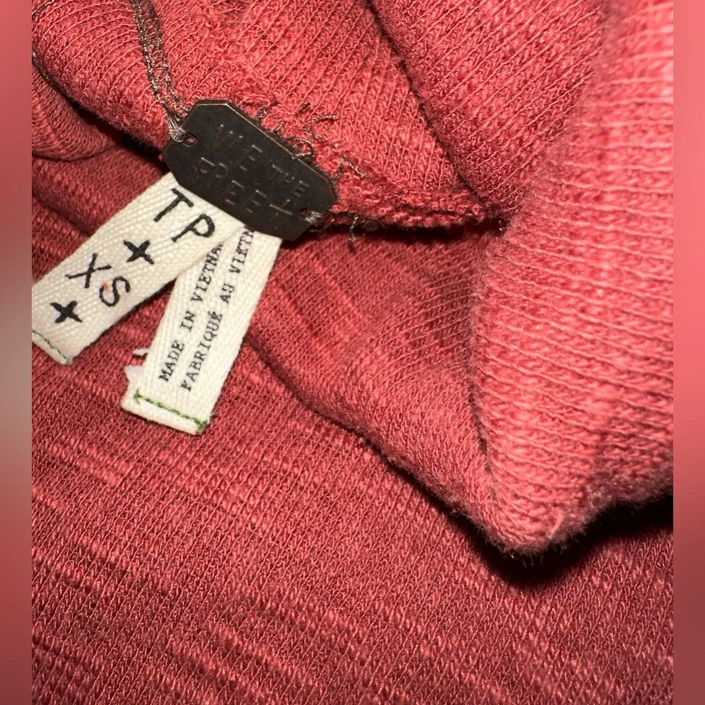 Free People - XS split back turtleneck. Boho - Picture 6 of 7